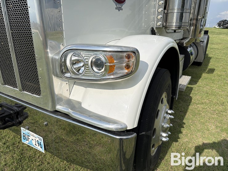 2015-peterbilt-388-image-12