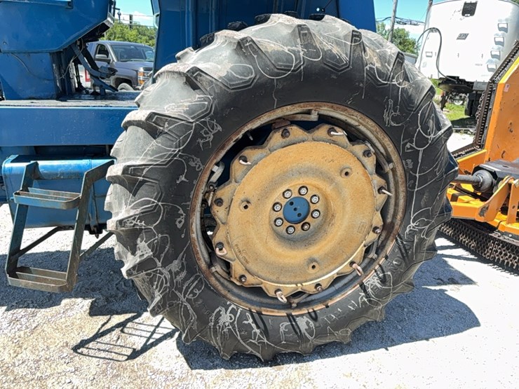1980-ford-7700-image-16