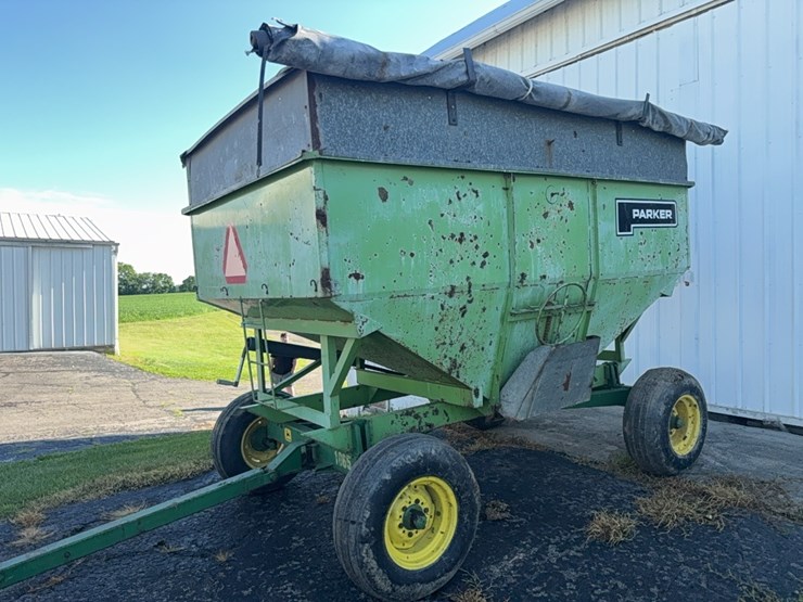 parker-gravity-wagon-w/-john-deere-gear-image-11
