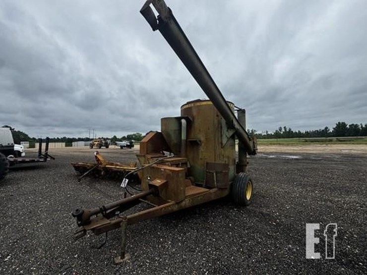 john-deere-700-image-1
