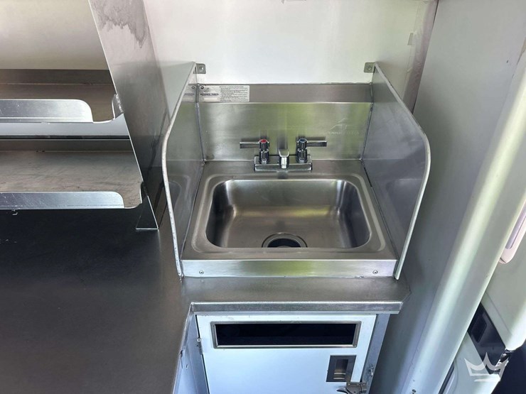 20211-mecedes-benz-sprinter-4500-modified-food-catering-van-image-23