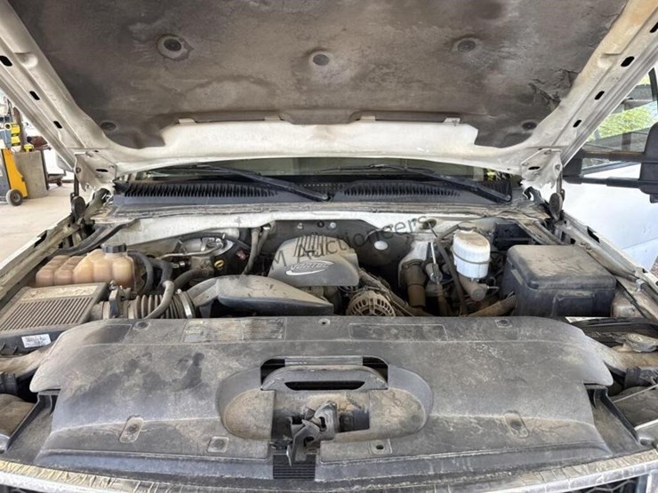 2006-chevrolet-silverado-3500-image-12