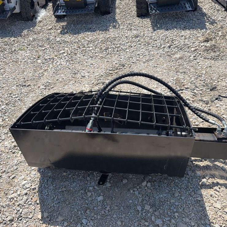 35” Hydraulic Mini Skid Steer Mixing Bucket