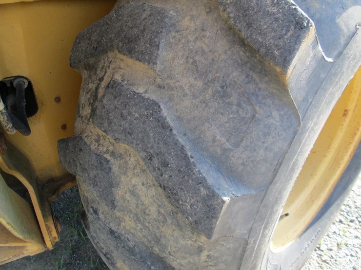 2004-caterpillar-420d-image-21