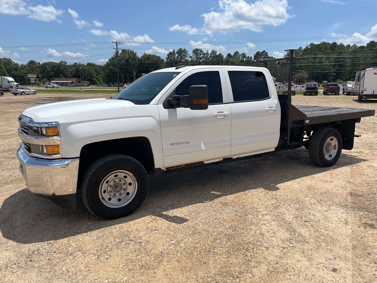 2016-chevrolet-silverado-3500-image-1