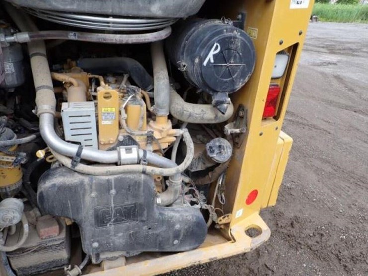 2022-caterpillar-236d3-image-46