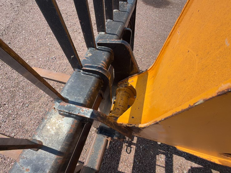 2011-jcb-510-56-image-13