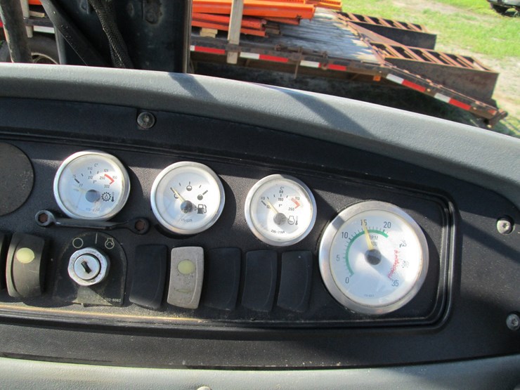 2004-caterpillar-420d-image-45