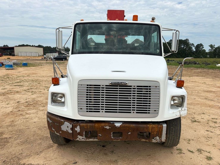 2003-freightliner-fl70-image-5