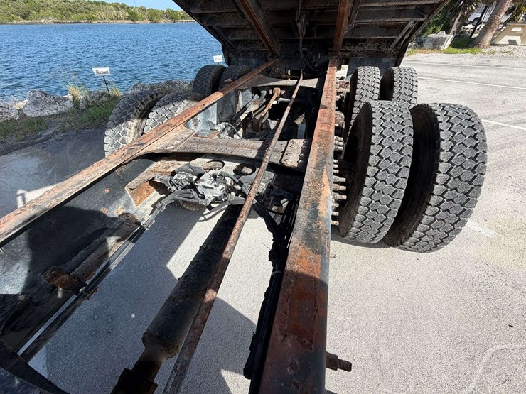 2006-mack-granite-ct713-image-16