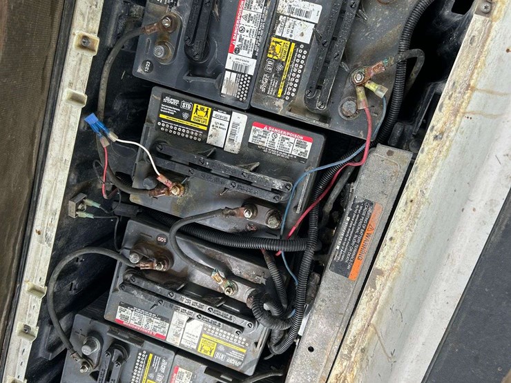 2012-club-car-d1238-president-48-volt-golf-cart-image-10