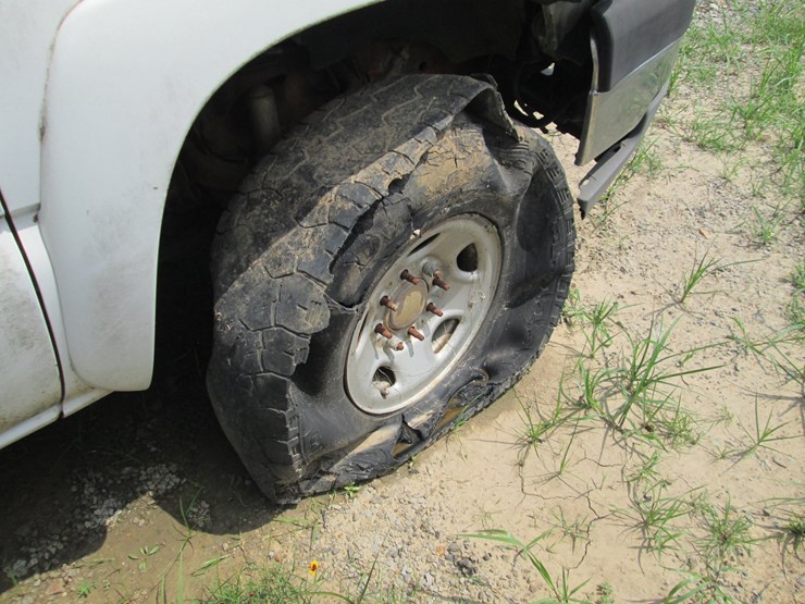 2005-gmc-2500hd-image-14