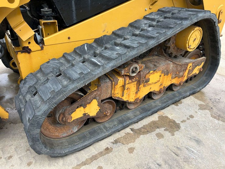 2015-caterpillar-259d-image-15