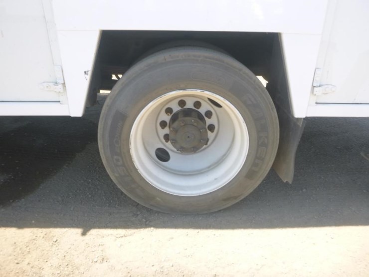 2015-hino-268-image-36