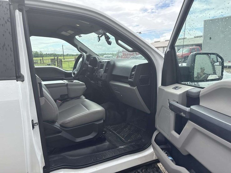 2015-ford-f150-xl-image-12