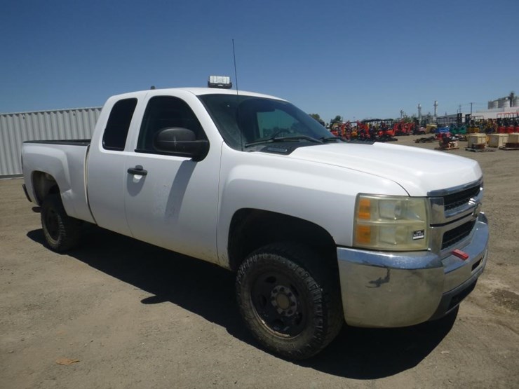 2008-chevrolet-2500hd-image-2