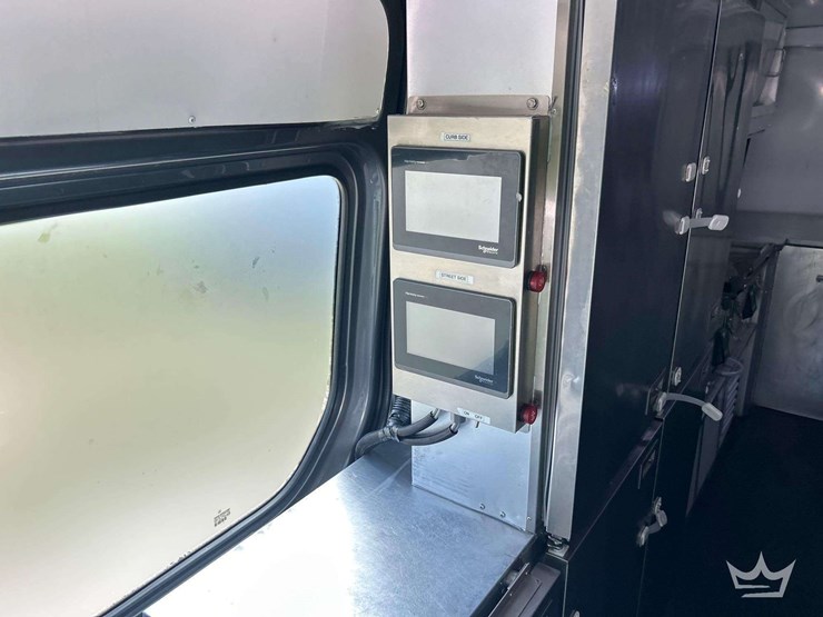 20211-mecedes-benz-sprinter-4500-modified-food-catering-van-image-25