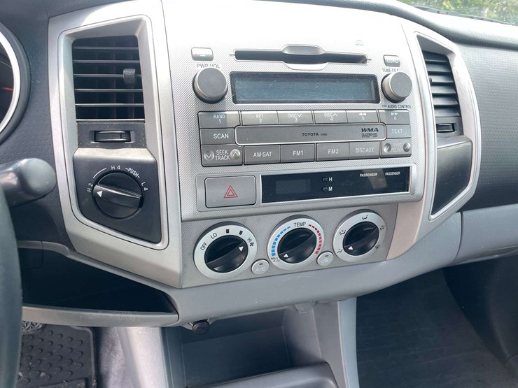 2009-toyota-tacoma-image-13