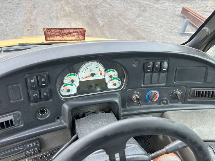 2008-caterpillar-725-image-58