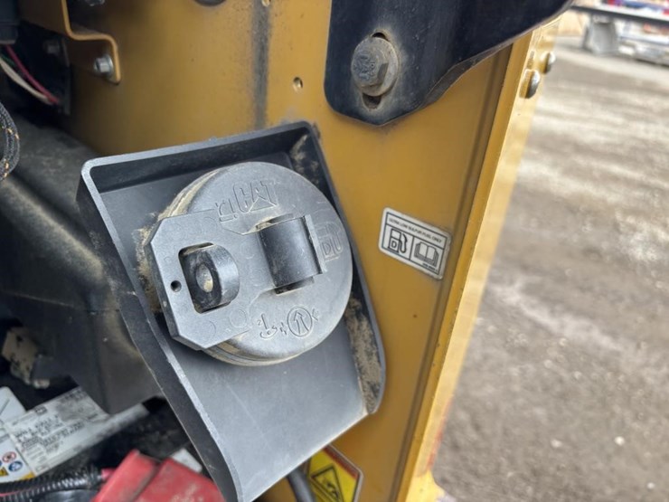 caterpillar-299d2-image-36