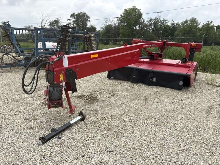 massey-ferguson-1366-image-1