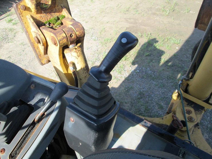 2004-caterpillar-420d-image-40