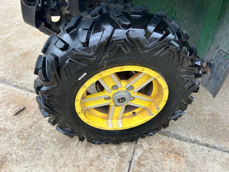 2011-john-deere-gator-image-15
