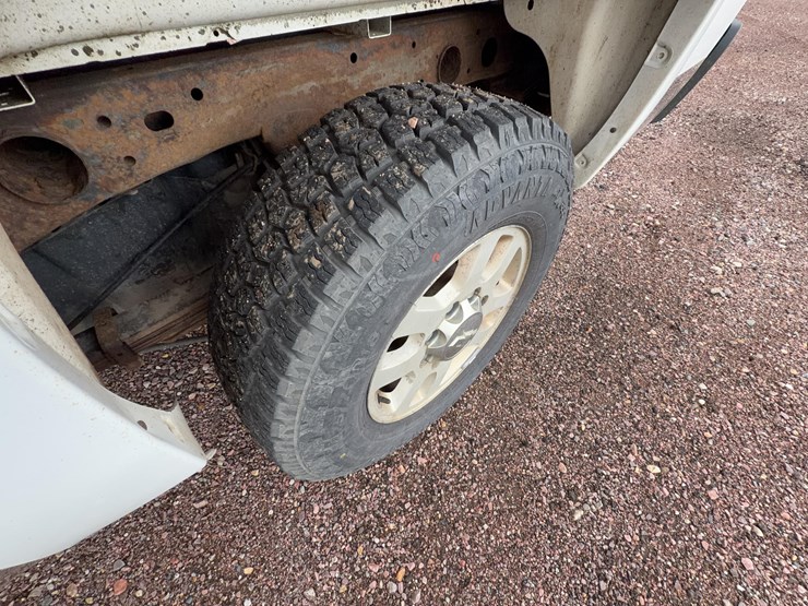 2014-chevrolet-silverado-2500-image-32