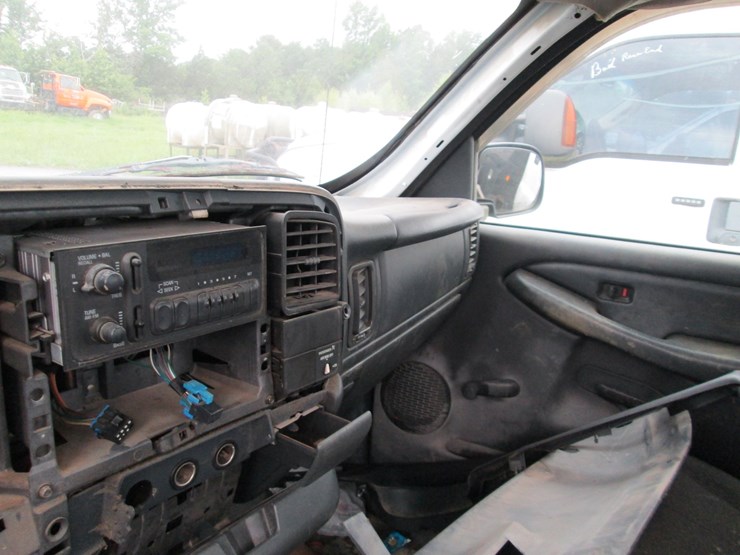 2000-chevrolet-silverado-1500-image-24