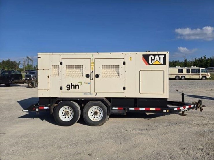 2019-caterpillar-xq230-image-3