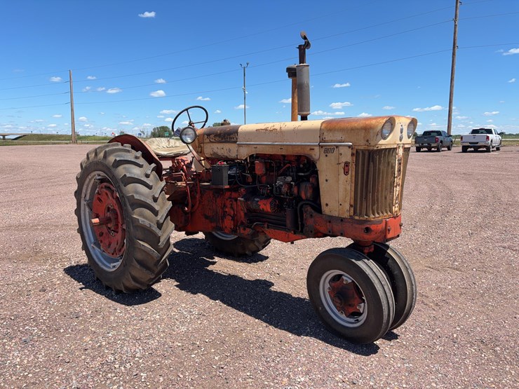 1958-case-801-b-tractor-image-3
