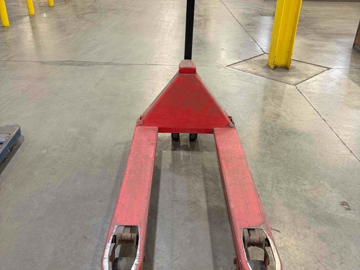 manual-pallet-jack-image-2