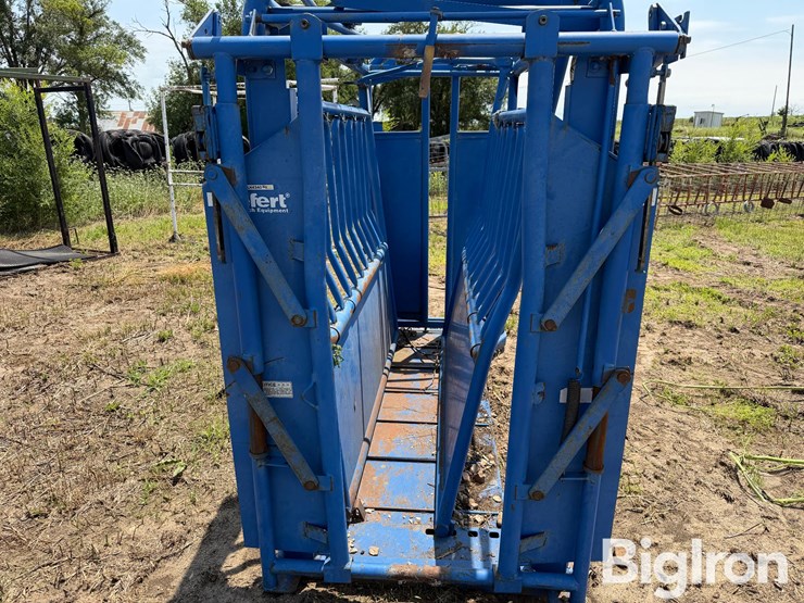priefert-squeeze-chute-image-15
