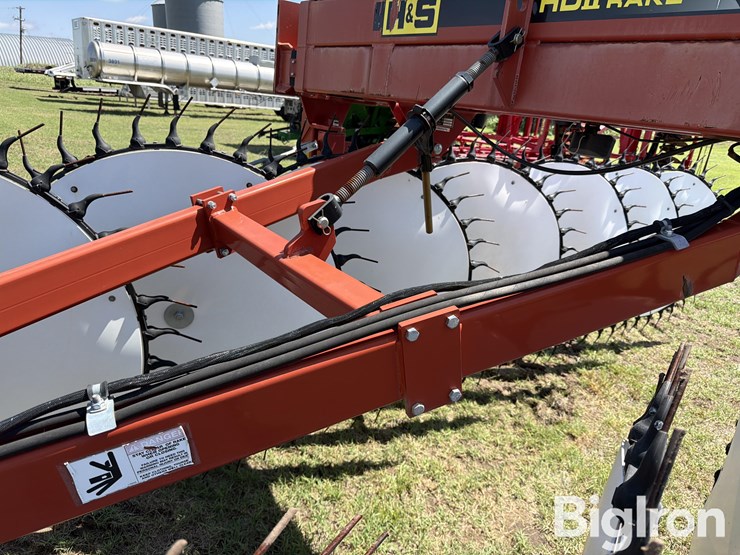 2020-h&s-hd8117-17-wheel-hay-rake-image-17