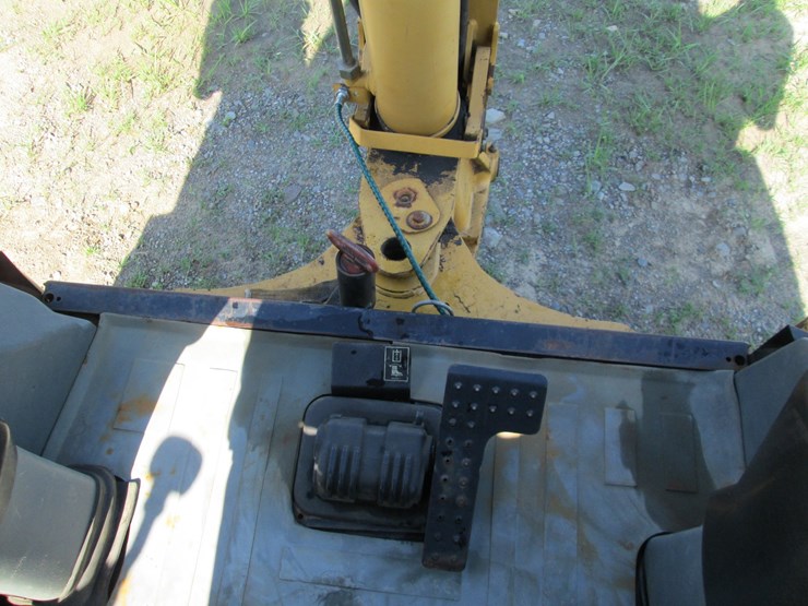 2004-caterpillar-420d-image-39