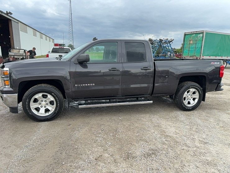 2014-chevrolet-silverado-lt-image-2