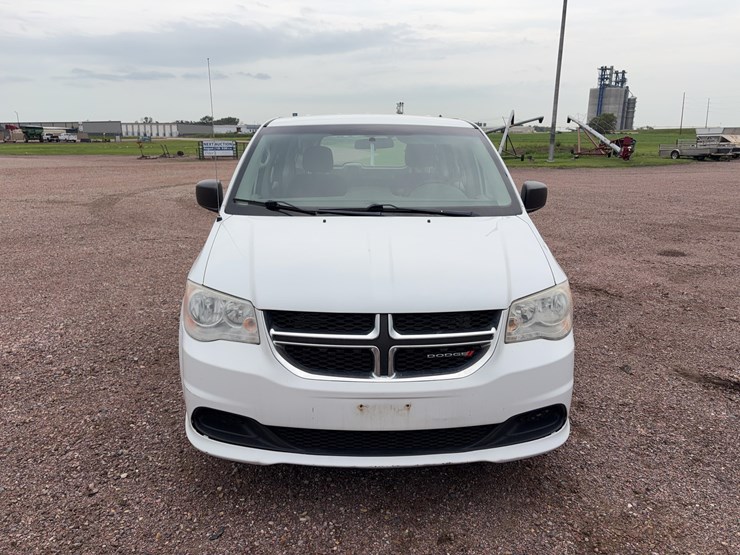 2014-dodge-grand-caravan-image-2