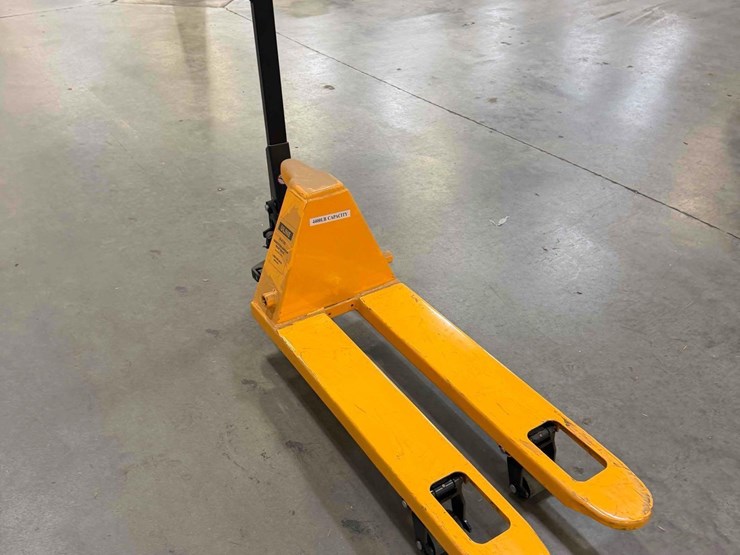 manual-pallet-jack-image-1