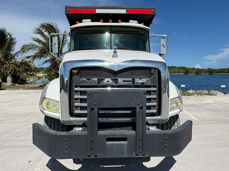 2006-mack-granite-ct713-image-6