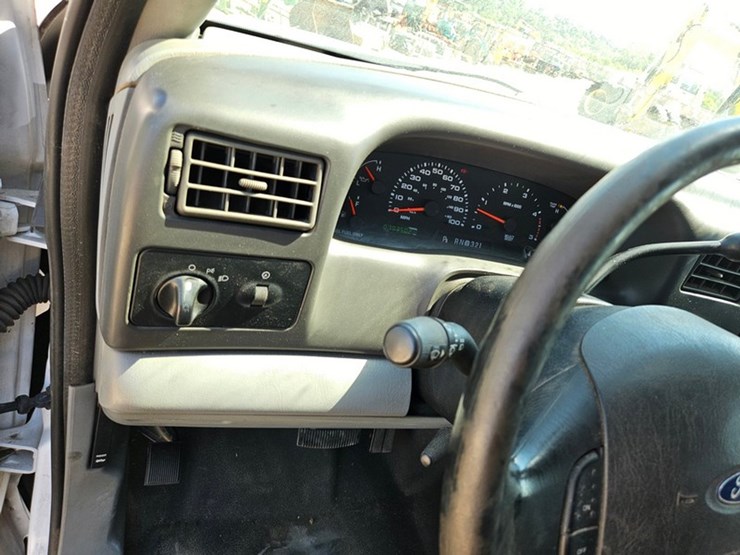 2003-ford-f550-image-26