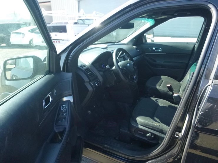 2016-ford-explorer-image-5