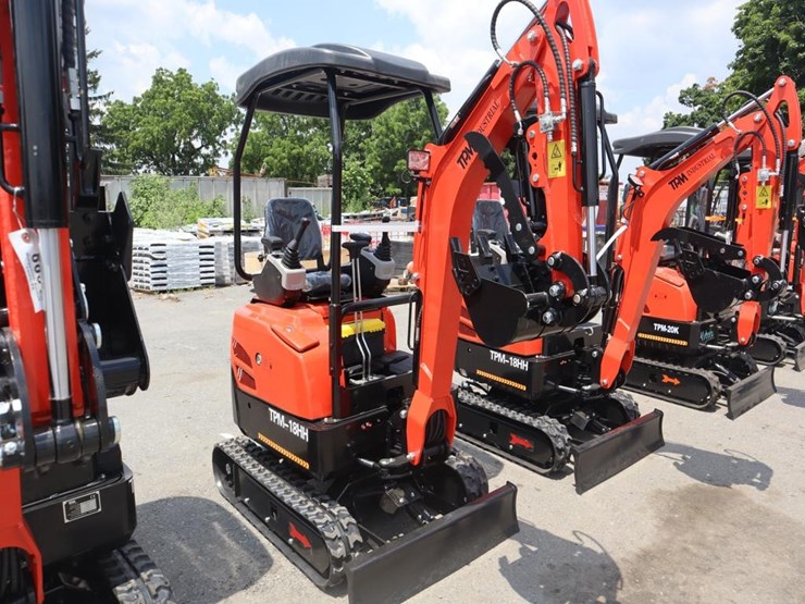 tpm-18hh-mini-excavator-image-1