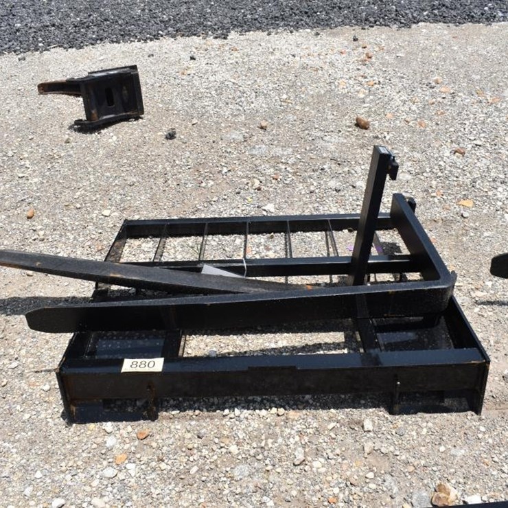 SKID STEER PALLET FORK