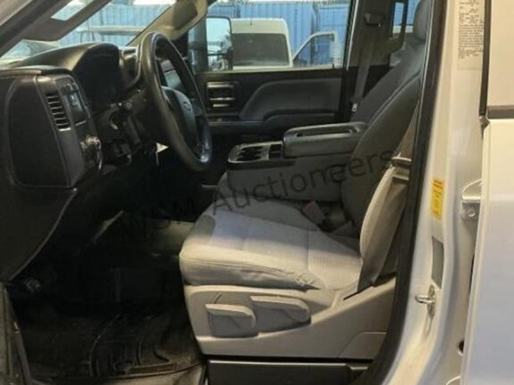 2016-chevrolet-silverado-3500hd-image-19