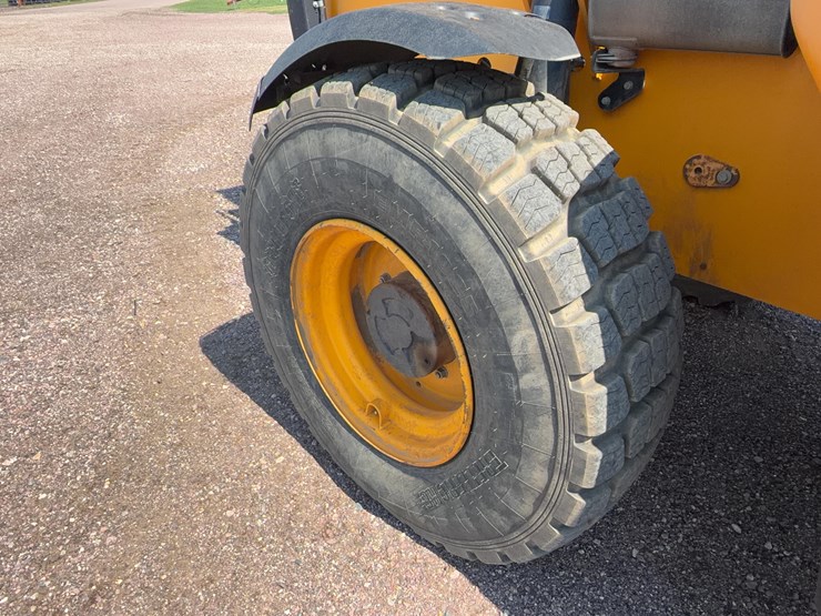 2011-jcb-510-56-image-39