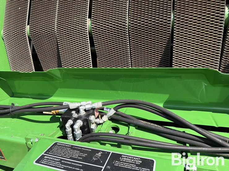 2022-john-deere-560m-image-15