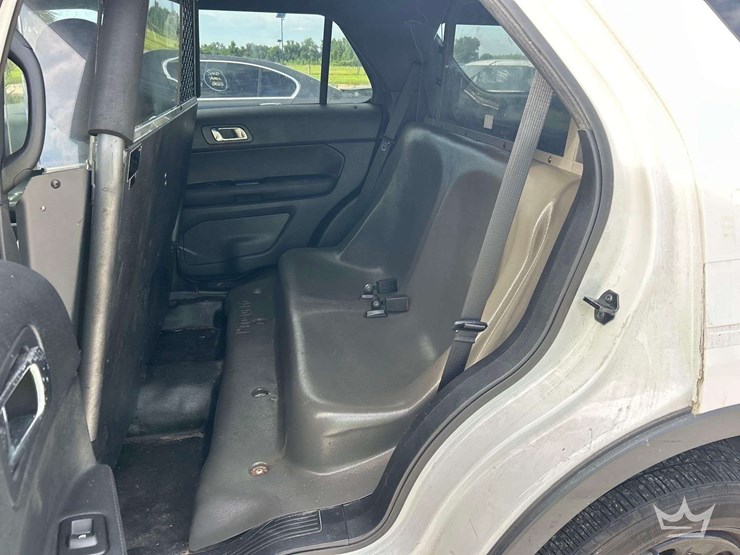 2017-ford-explorer-image-16