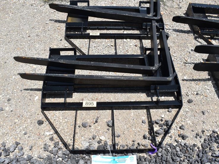 skid-steer-pallet-fork-image-1
