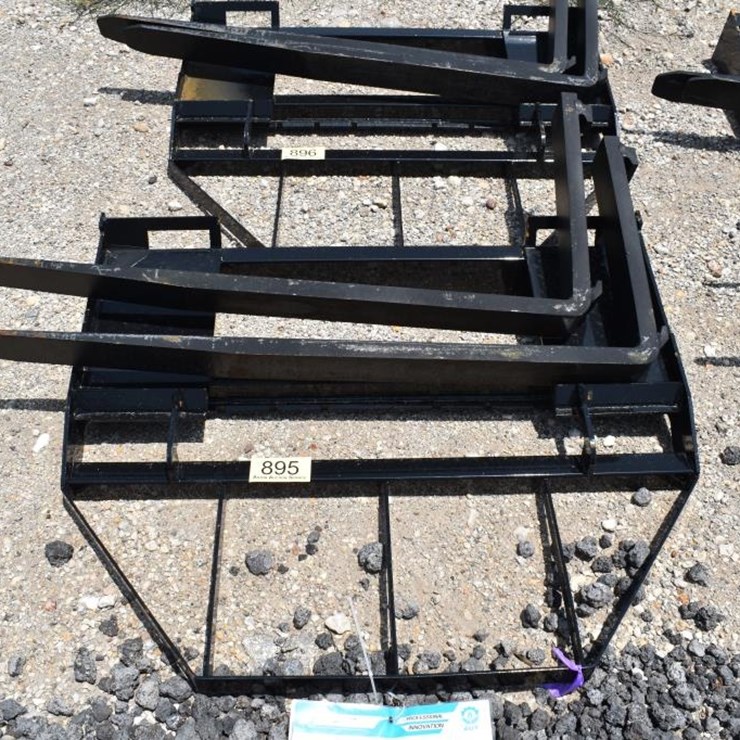 SKID STEER PALLET FORK