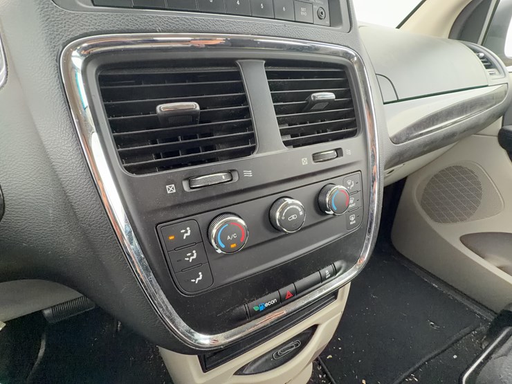 2014-dodge-grand-caravan-image-29